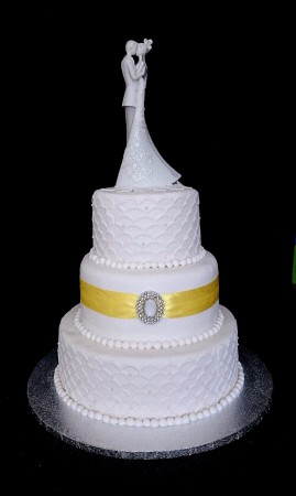 Svadobná torta so slnečnicami